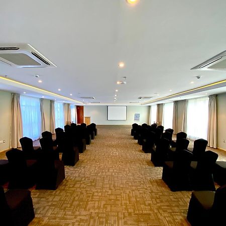 Giraffe Beach Hotel Νταρ ες Σαλάμ Εξωτερικό φωτογραφία